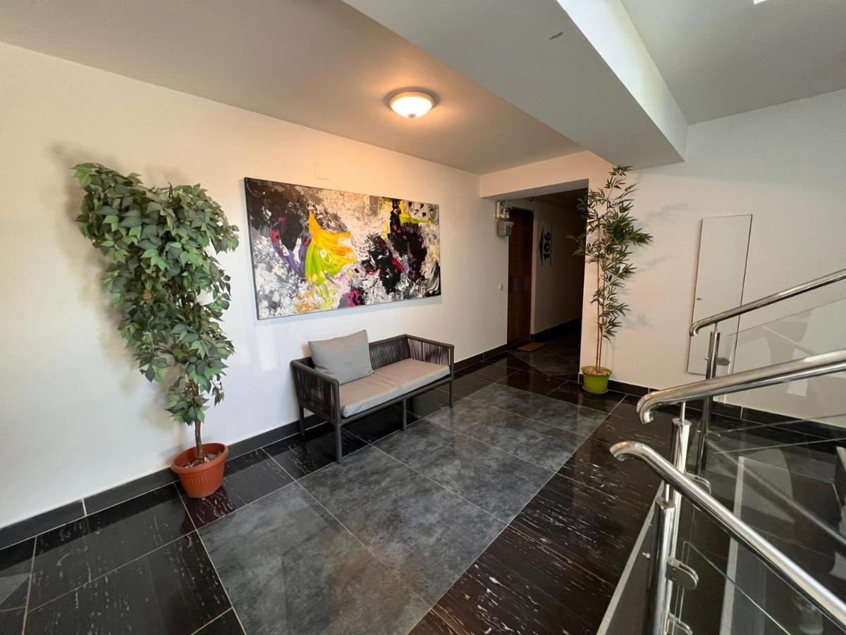 Terrace Apartments Otopeni ! 外观 照片